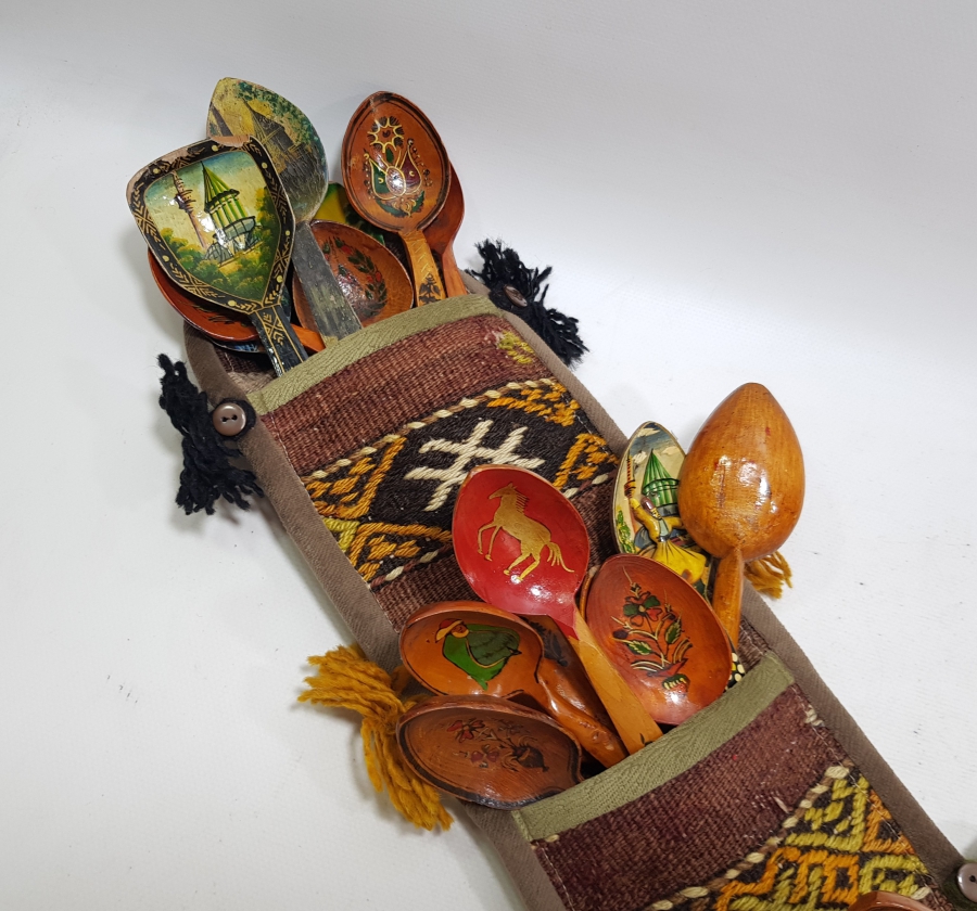 ORİJİNAL KAŞIKLIĞIYLA 22 ADET ANTİKA TAHTA KAŞIK