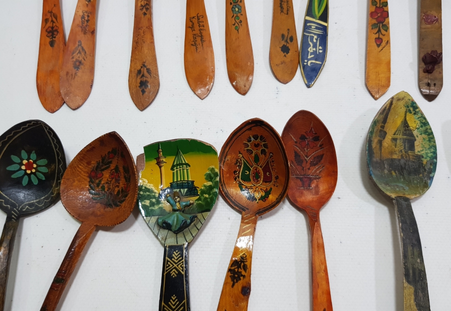 ORİJİNAL KAŞIKLIĞIYLA 22 ADET ANTİKA TAHTA KAŞIK