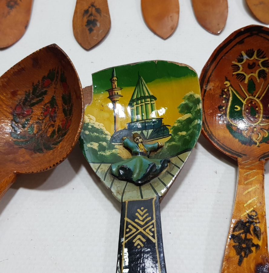 ORİJİNAL KAŞIKLIĞIYLA 22 ADET ANTİKA TAHTA KAŞIK