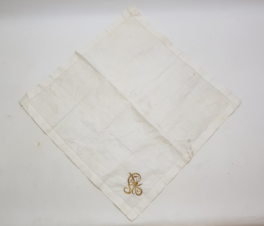 ÜZERİ OSMANLICA İNSİYALLİ ALTIN SIRMA İŞÇİLİKLİ OSMANLI DÖNEMİ NADİR SÖZ MENDİLİ