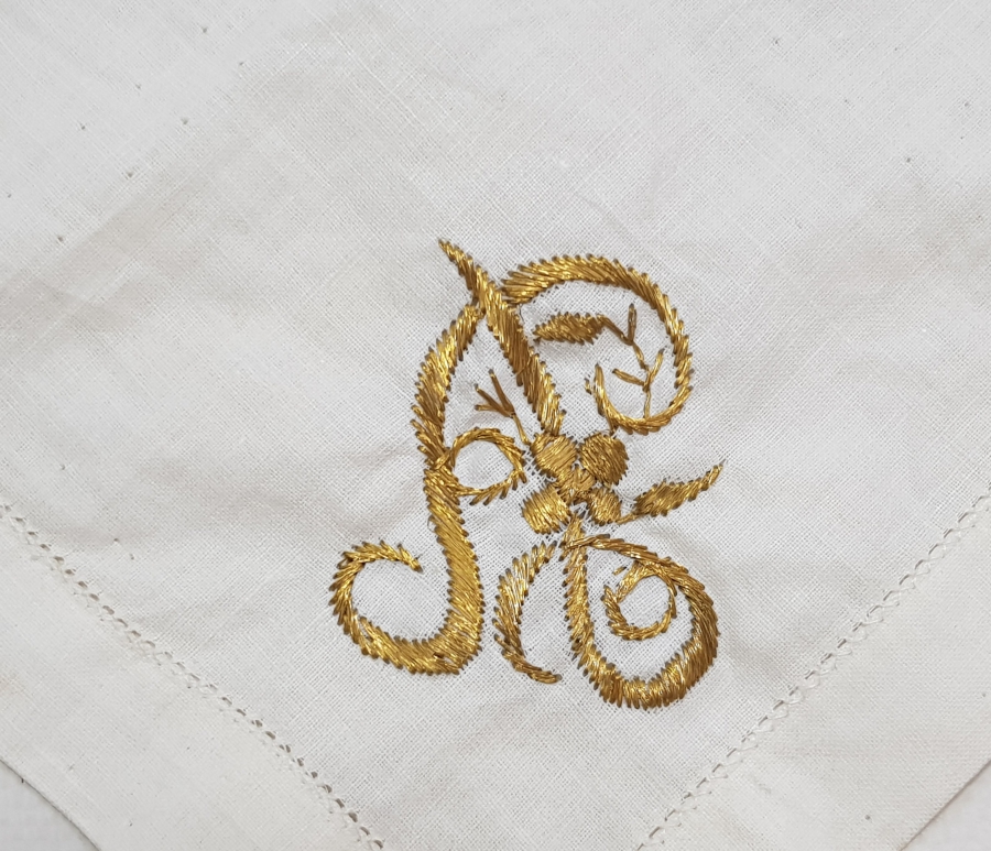 ÜZERİ OSMANLICA İNSİYALLİ ALTIN SIRMA İŞÇİLİKLİ OSMANLI DÖNEMİ NADİR SÖZ MENDİLİ