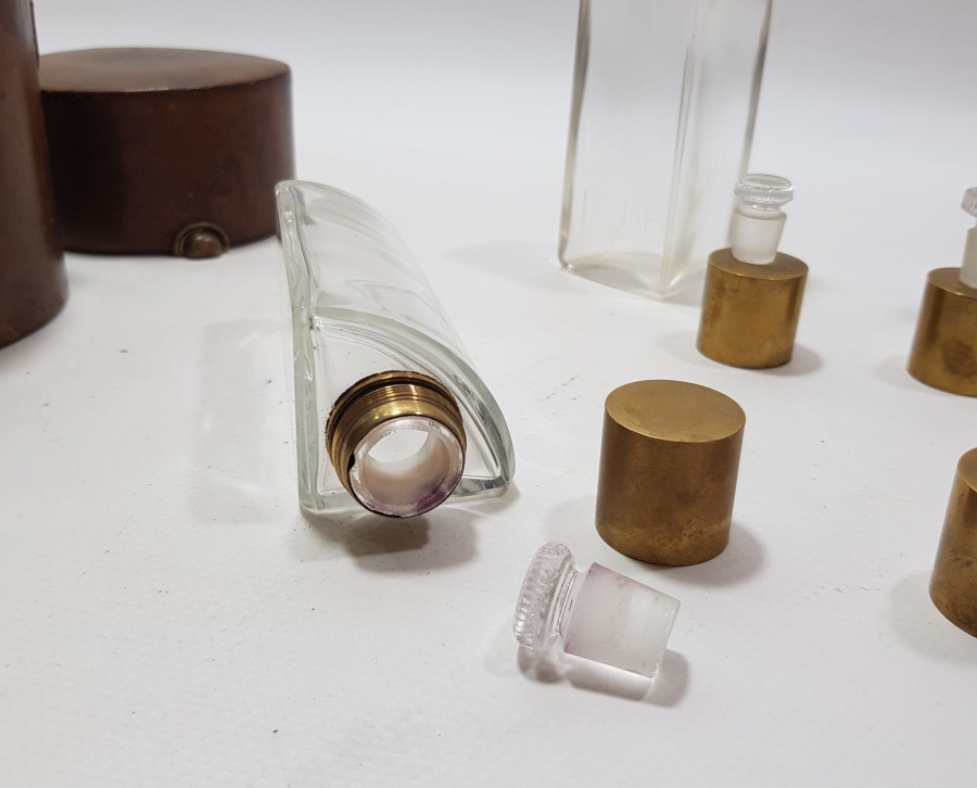 ORİJİNAL DERİ KABINDA OSMANLI DÖNEMİ ÇOK NADİR GÜL YAĞI ŞİŞESİ TAKIMI