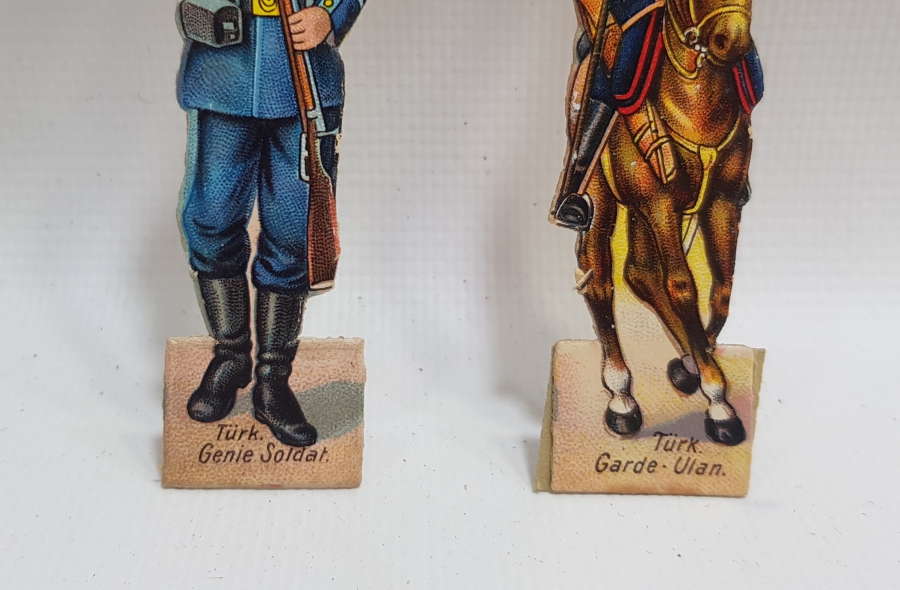 1. DÜNYA SAVAŞI DÖNEMİ ÇOK NADİR OSMANLI MUHAFIZ ALAYI SÜVARİSİ VE PİYADE SUBAYI KARTON OYUNCAK ASKERLER