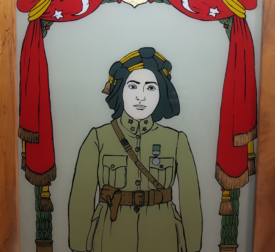 ANTİKA OSMANLICA YAZILI CAM ALTI MİLLİ KAHRAMAN KARA FATMA TABLOSU