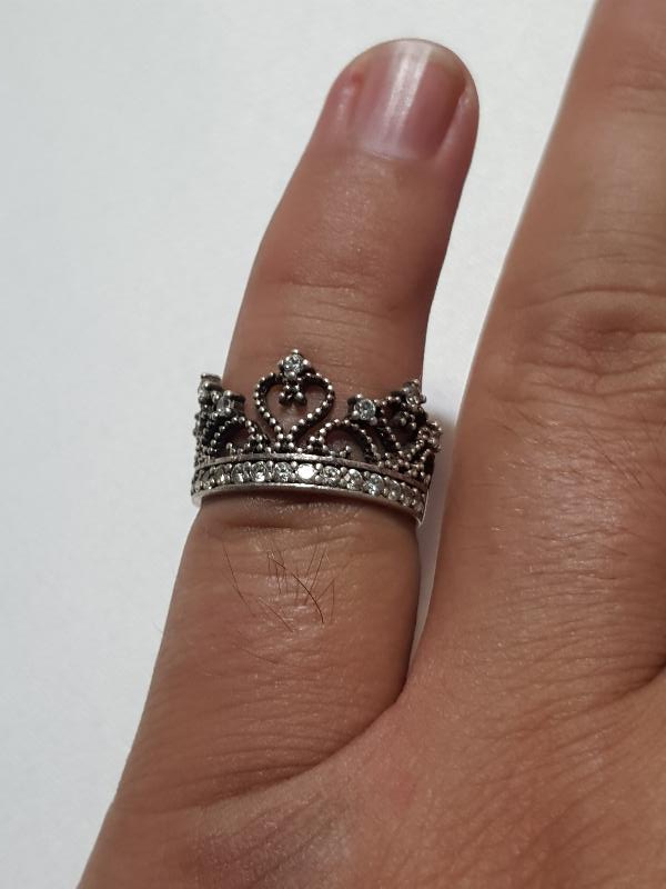 ZİRKON TAŞLARLA SÜSLÜ TAÇ FORMLU GÜMÜŞ YÜZÜK