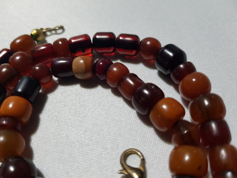 KATALİN VE KEHRİBAR TANELERDEN YAPILMIŞ GERDANLIK