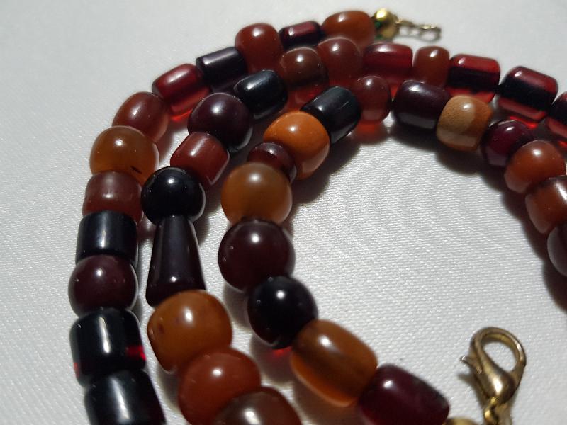 KATALİN VE KEHRİBAR TANELERDEN YAPILMIŞ GERDANLIK