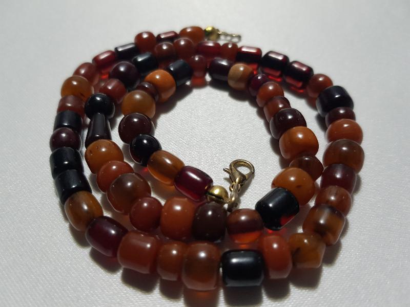 KATALİN VE KEHRİBAR TANELERDEN YAPILMIŞ GERDANLIK