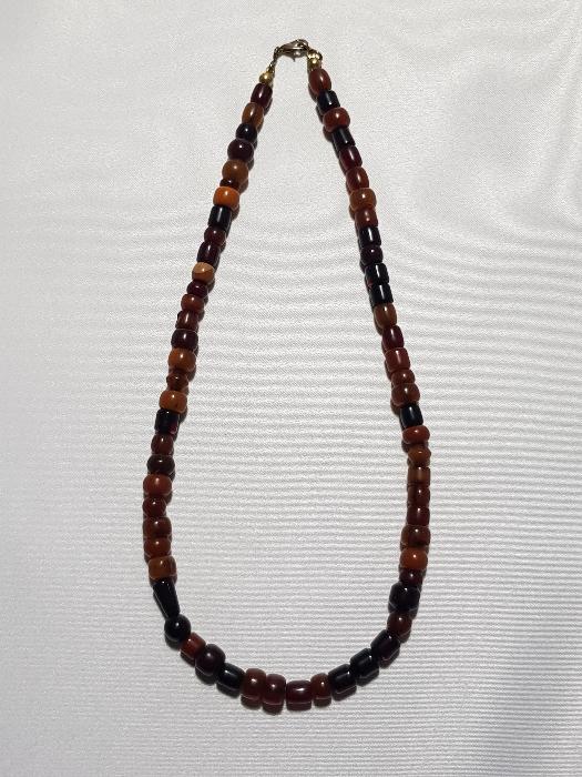 KATALİN VE KEHRİBAR TANELERDEN YAPILMIŞ GERDANLIK