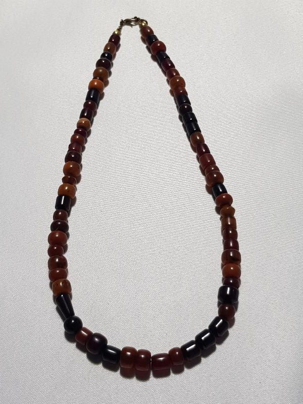 KATALİN VE KEHRİBAR TANELERDEN YAPILMIŞ GERDANLIK