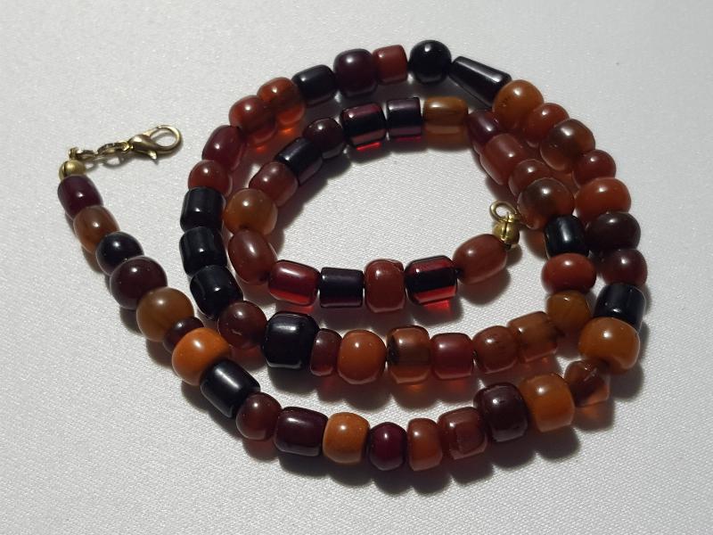 KATALİN VE KEHRİBAR TANELERDEN YAPILMIŞ GERDANLIK