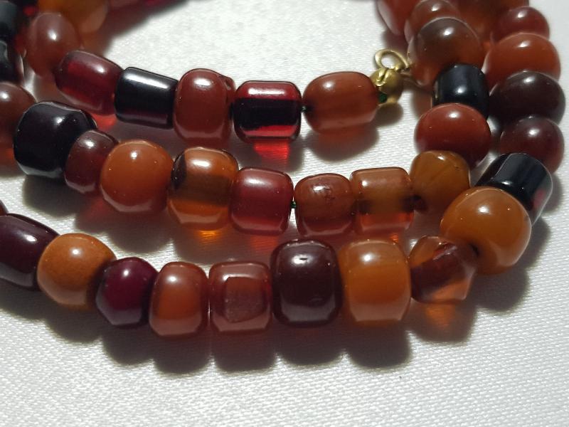 KATALİN VE KEHRİBAR TANELERDEN YAPILMIŞ GERDANLIK