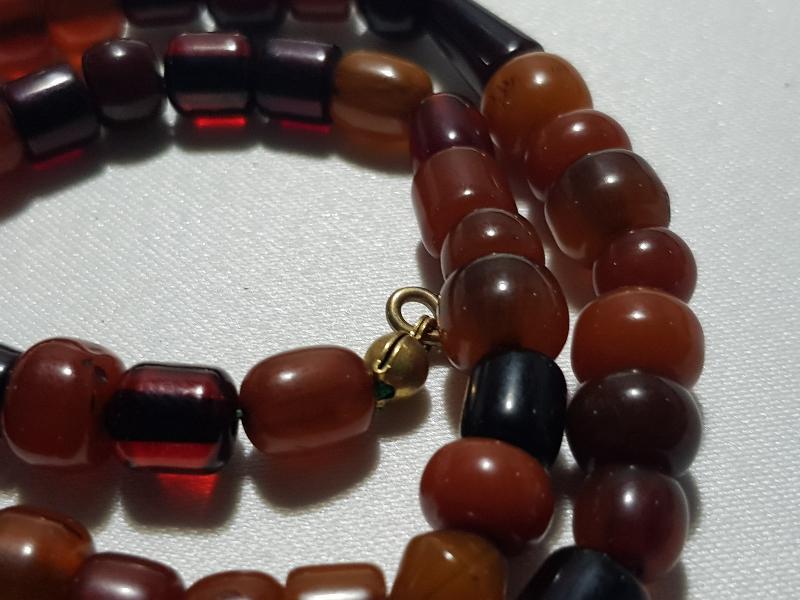 KATALİN VE KEHRİBAR TANELERDEN YAPILMIŞ GERDANLIK