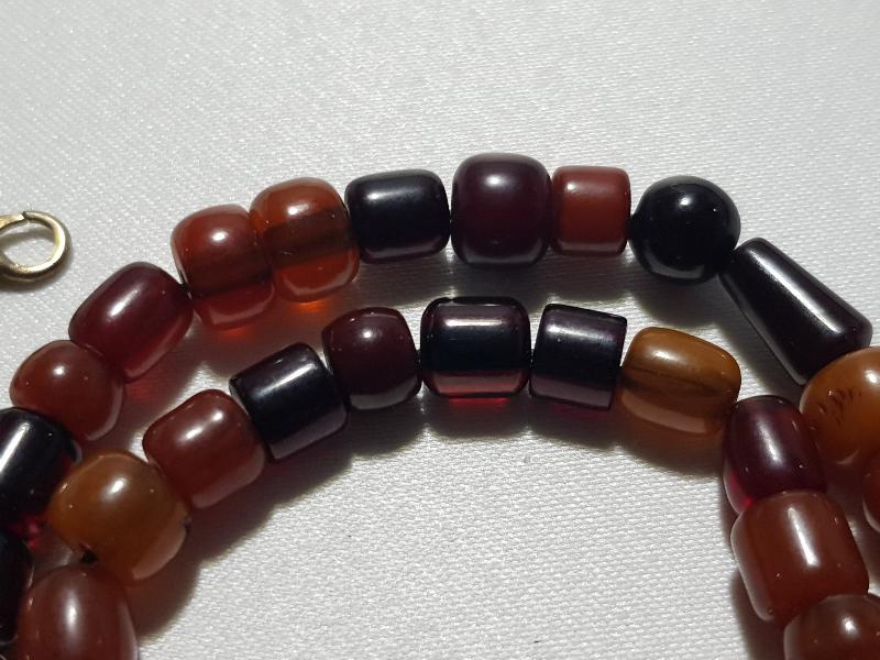 KATALİN VE KEHRİBAR TANELERDEN YAPILMIŞ GERDANLIK