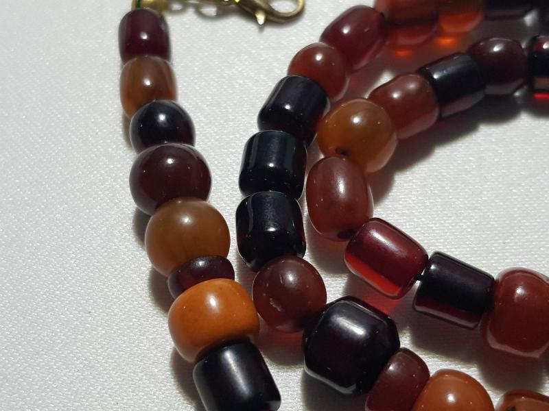 KATALİN VE KEHRİBAR TANELERDEN YAPILMIŞ GERDANLIK