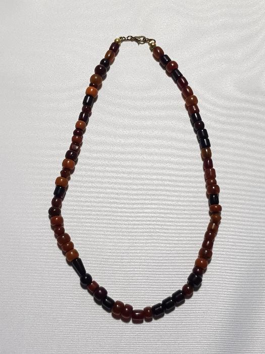 KATALİN VE KEHRİBAR TANELERDEN YAPILMIŞ GERDANLIK