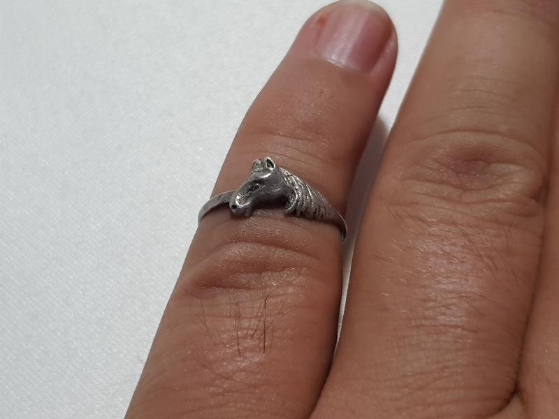 AT BAŞI FORMLU GÜMÜŞ YÜZÜK