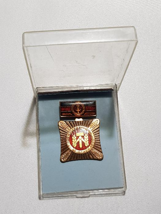 DOĞU ALMANYA SOSYALİST ÇALIŞMA PARTİSİ NİŞANI