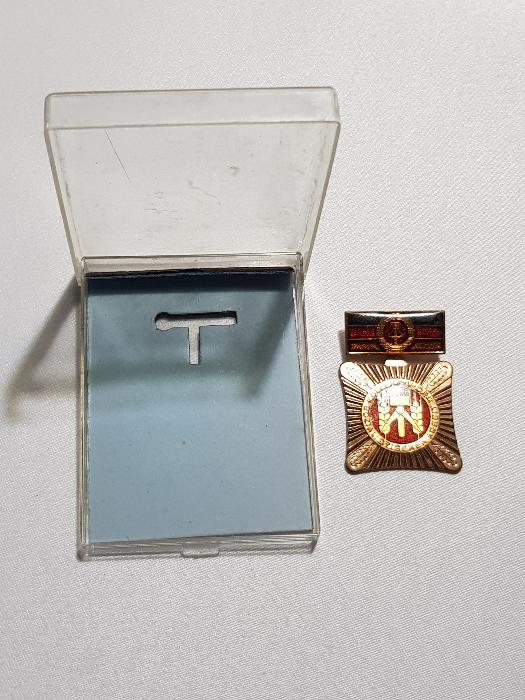 DOĞU ALMANYA SOSYALİST ÇALIŞMA PARTİSİ NİŞANI