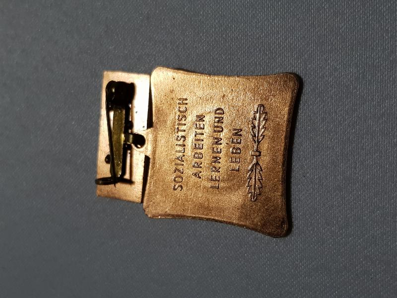 DOĞU ALMANYA SOSYALİST ÇALIŞMA PARTİSİ NİŞANI