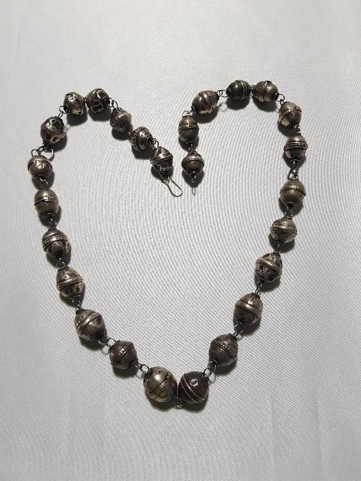 OSMANLI DÖNEMİ GÜMÜŞ TOPLARDAN DİZAYN EDİLMİŞ ERMENİ İŞİ GERDANLIK