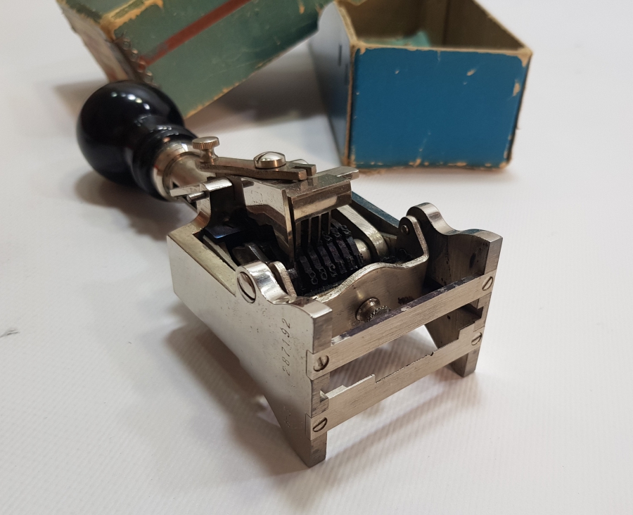 KUTUSUNDA ANTİKA NUMARATÖR