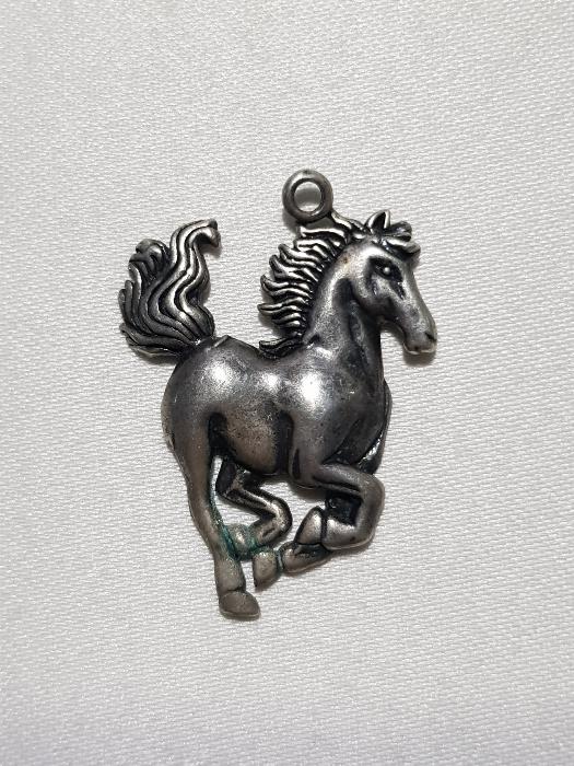 AT FORMLU GÜMÜŞ KOLYE UCU