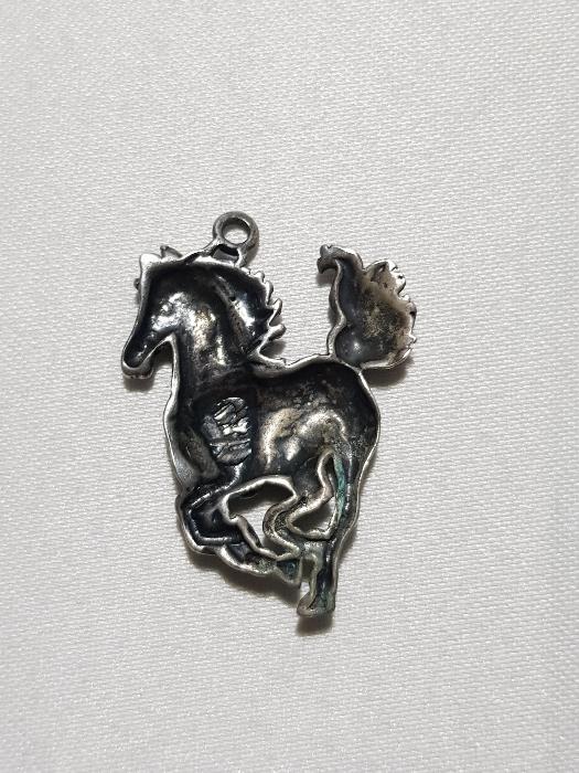 AT FORMLU GÜMÜŞ KOLYE UCU