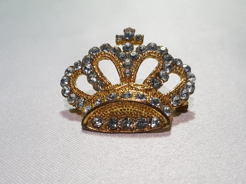 ZİRKON TAŞLARLA SÜSLÜ HAÇLI KRALİYET ARMASI