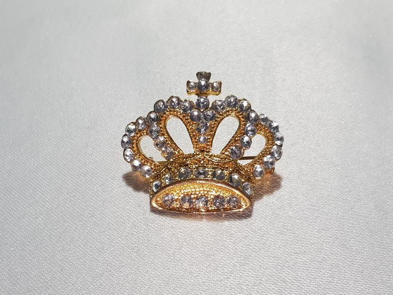 ZİRKON TAŞLARLA SÜSLÜ HAÇLI KRALİYET ARMASI