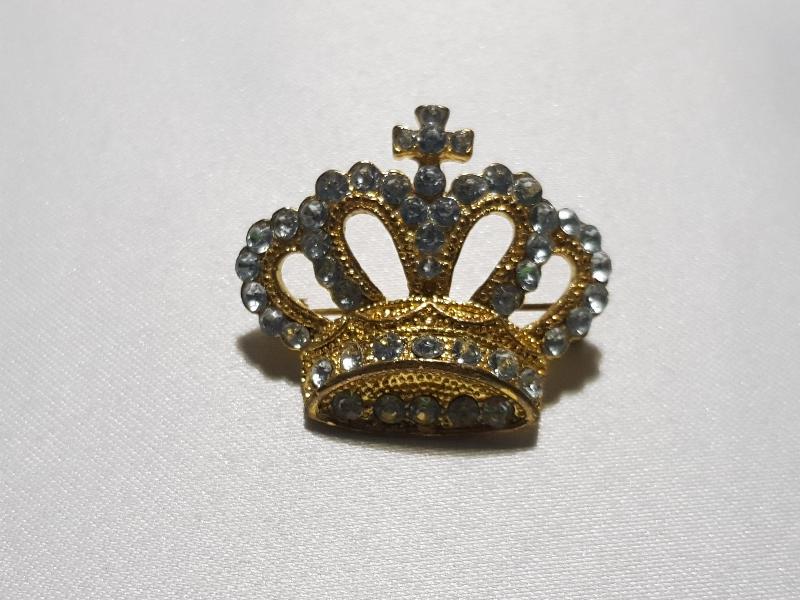 ZİRKON TAŞLARLA SÜSLÜ HAÇLI KRALİYET ARMASI