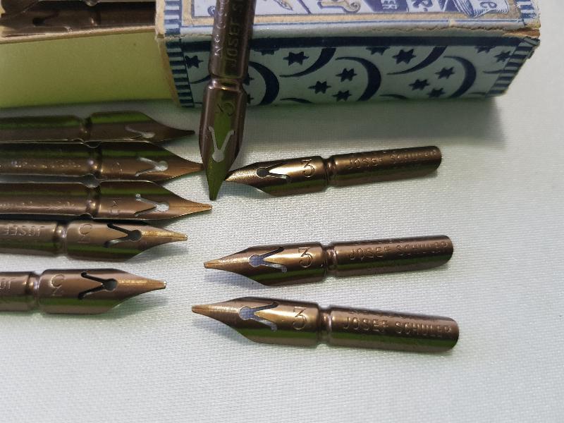 OSMANLI DÖNEMİ AY YILDIZLI VE ÜZERİ OSMANLICA YAZILI DİVİT UCU KUTUSU