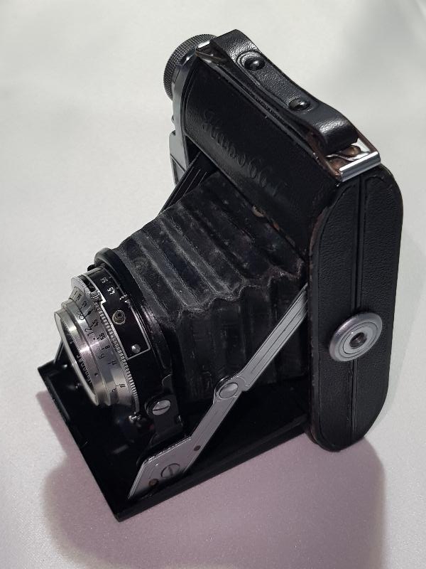 ANTİKA KÖRÜKLÜ FOTOĞRAF MAKİNESİ