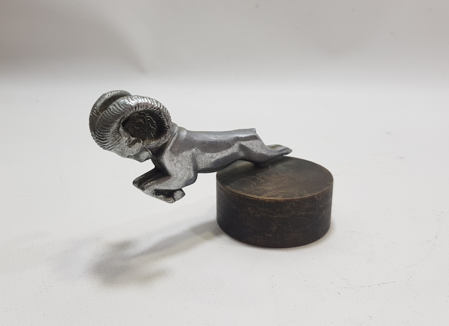 ANTİKA DODGE ARABA AMBLEMİ