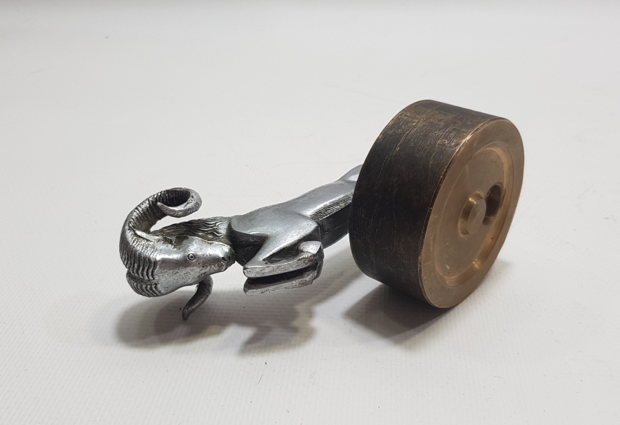 ANTİKA DODGE ARABA AMBLEMİ