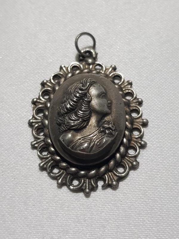 AVRUPA YAPIMI KADIN GÖRSELLİ KOLYE UCU