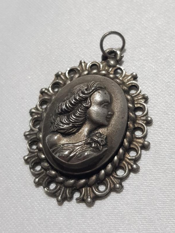 AVRUPA YAPIMI KADIN GÖRSELLİ KOLYE UCU