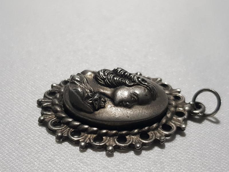 AVRUPA YAPIMI KADIN GÖRSELLİ KOLYE UCU