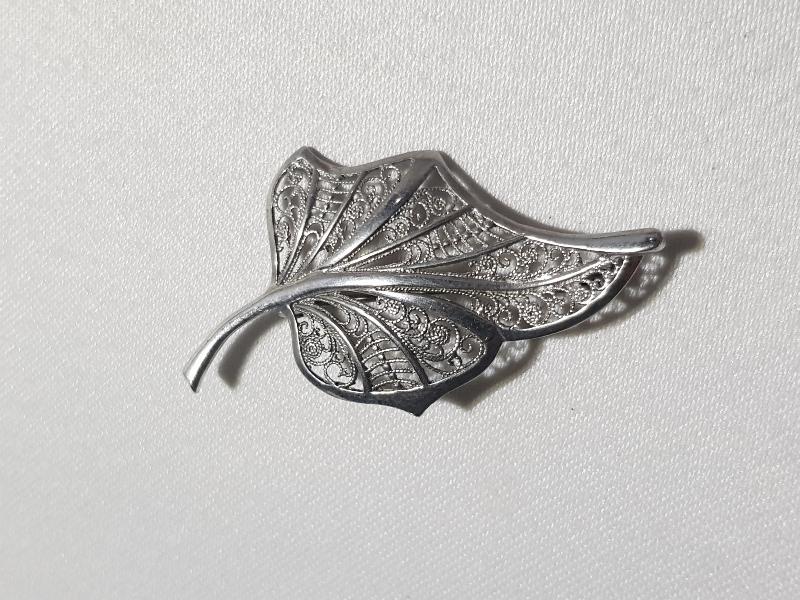 YAPRAK FORMLU GÜMÜŞ BROŞ