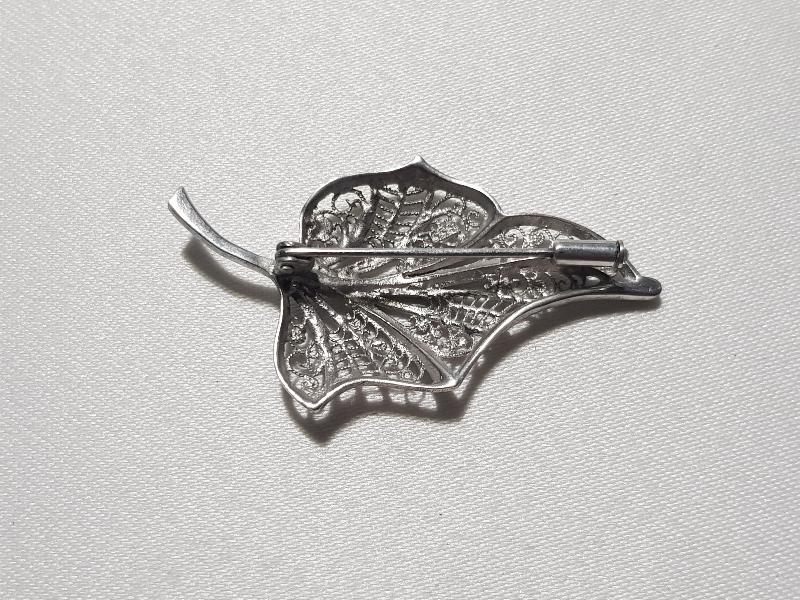 YAPRAK FORMLU GÜMÜŞ BROŞ