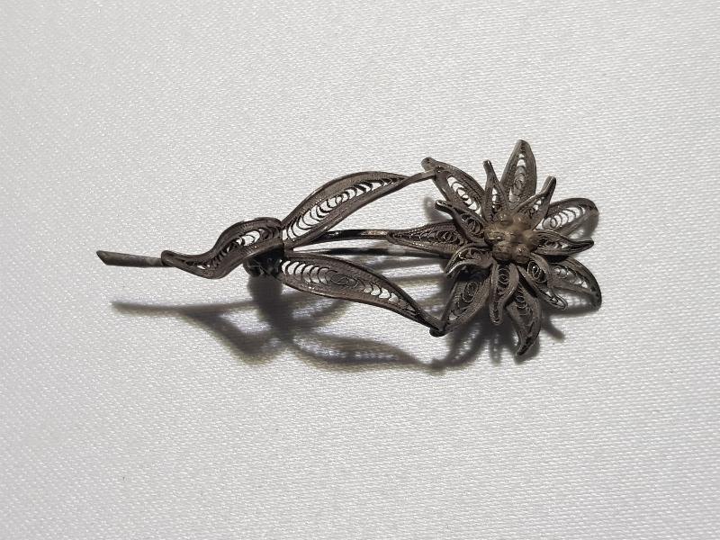 ÇİÇEK FORMLU GÜMÜŞ BROŞ