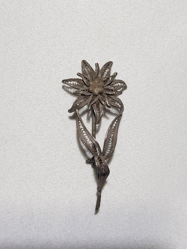 ÇİÇEK FORMLU GÜMÜŞ BROŞ