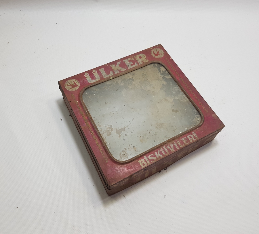 ESKİ BAKKALİYE: ÜLKER BİSKÜVİLERİ KUTUSU KAPAĞI