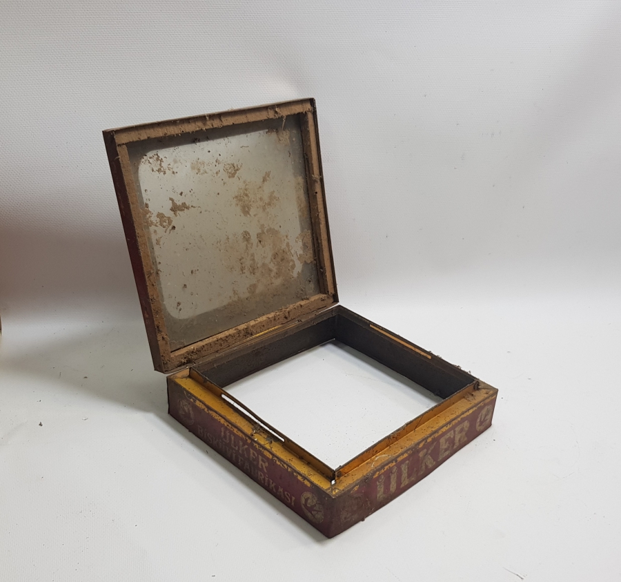 ESKİ BAKKALİYE: ÜLKER BİSKÜVİLERİ KUTUSU KAPAĞI