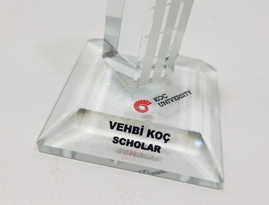 KOÇ UNİVERSITY VEHBİ KOÇ SCHOLAR PLAKET