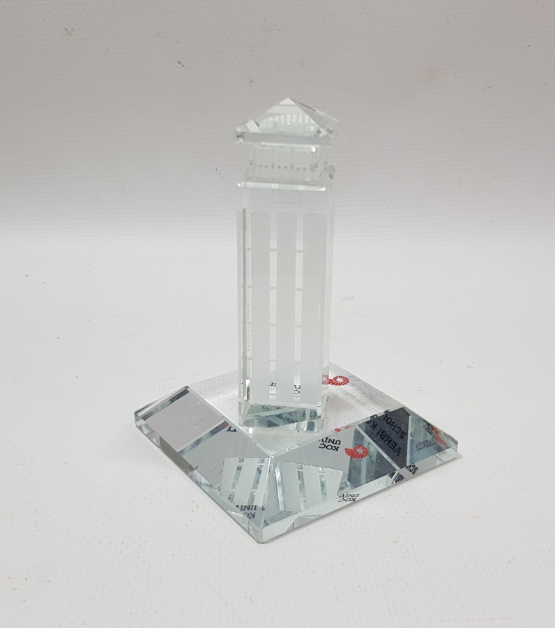 KOÇ UNİVERSITY VEHBİ KOÇ SCHOLAR PLAKET