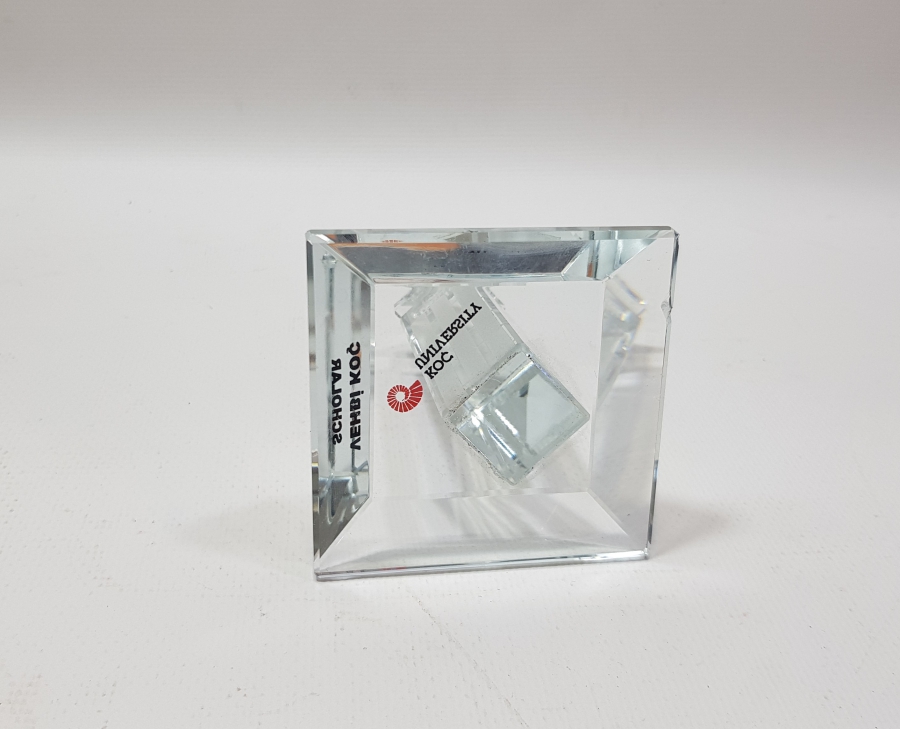 KOÇ UNİVERSITY VEHBİ KOÇ SCHOLAR PLAKET