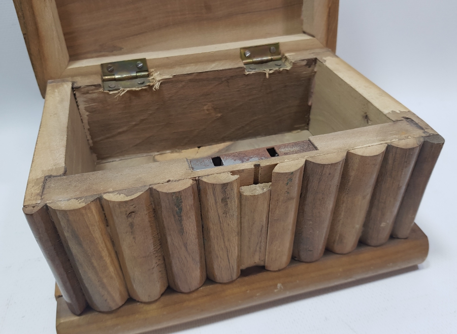 KORE SAVAŞI DÖNEMİ TÜRK AMERİKAN BAYRAKLI AHŞAP KUTU