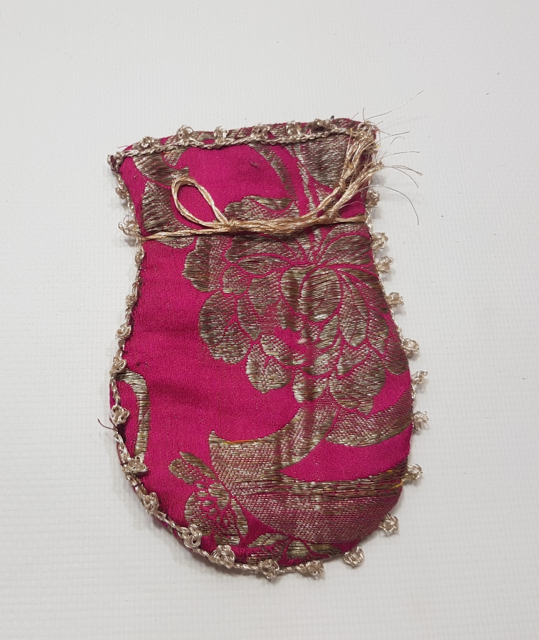 OSMANLI DÖNEMİ GÜMÜŞ SIRMA İŞLEMELİ ELMASİYE KINA KESESİ