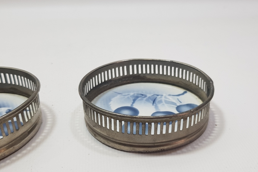 BİR ÇİFT ANTİKA PORSELEN BARDAK ALTLIĞI